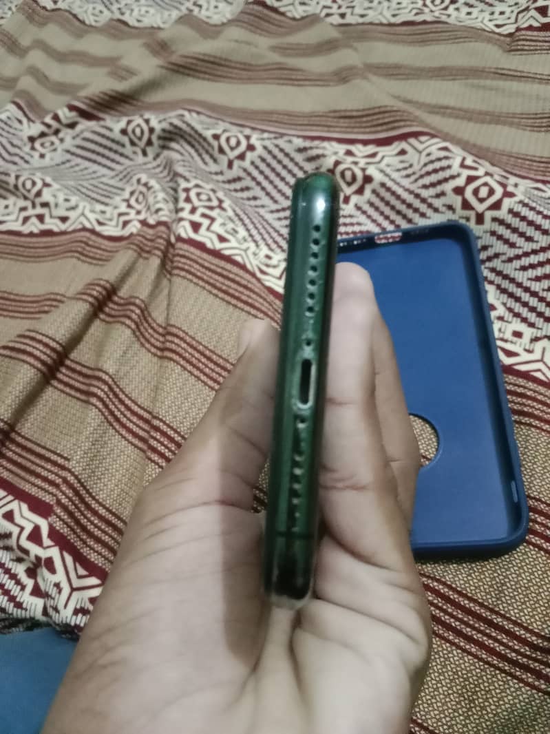 Apple iPhone XS Max 3