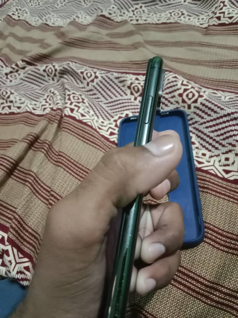 Apple iPhone XS Max 4