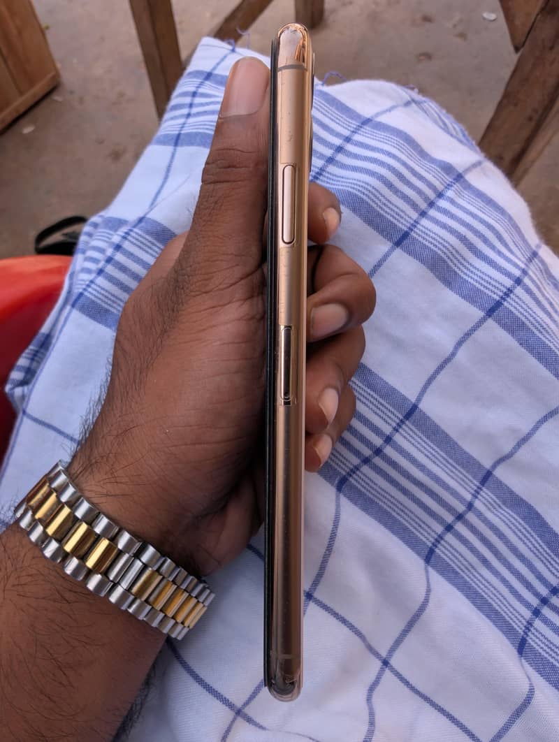 Apple iPhone 11 Pro Max 3