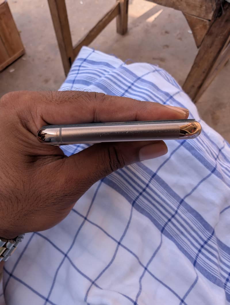 Apple iPhone 11 Pro Max 5