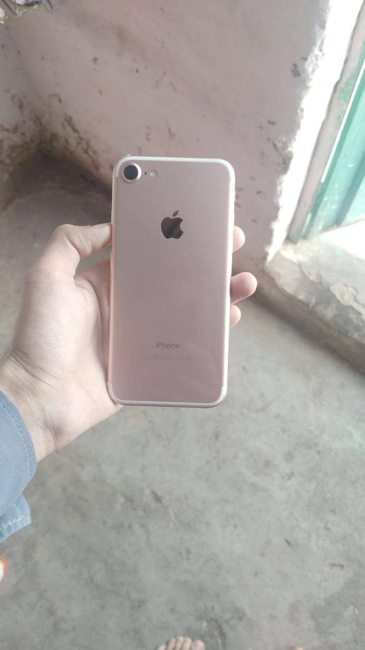 Apple iPhone 7 1