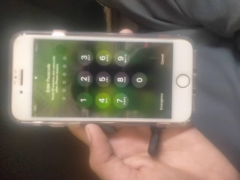 Apple iPhone 7 2
