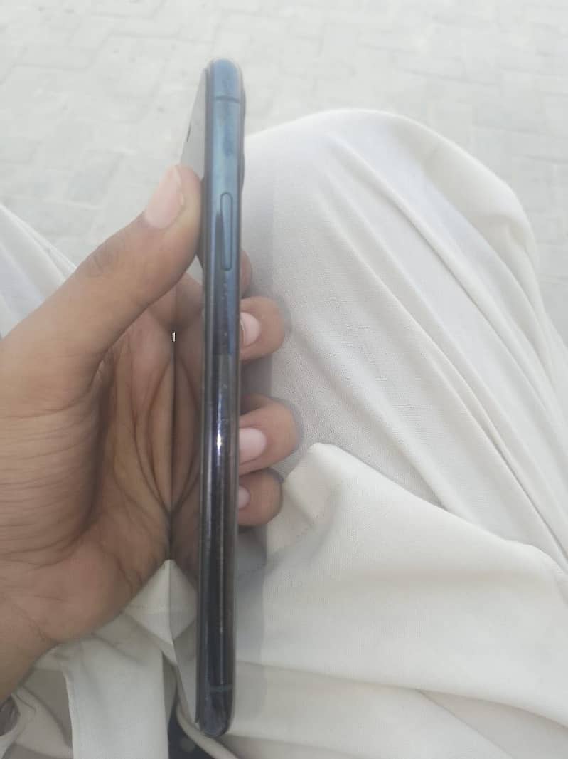 Apple iPhone 11 Pro Max 2