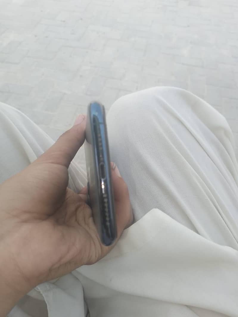 Apple iPhone 11 Pro Max 4
