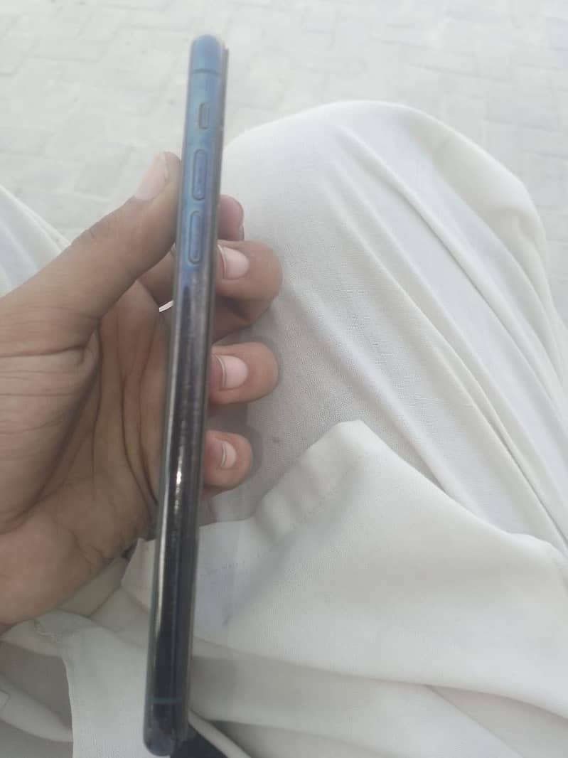 Apple iPhone 11 Pro Max 6