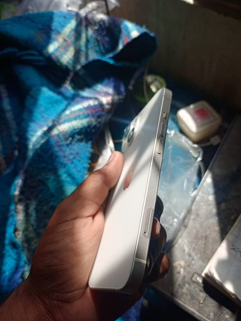 Apple iPhone 13 3
