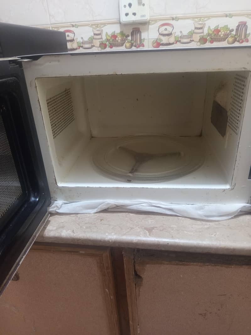 Microwave oven 1