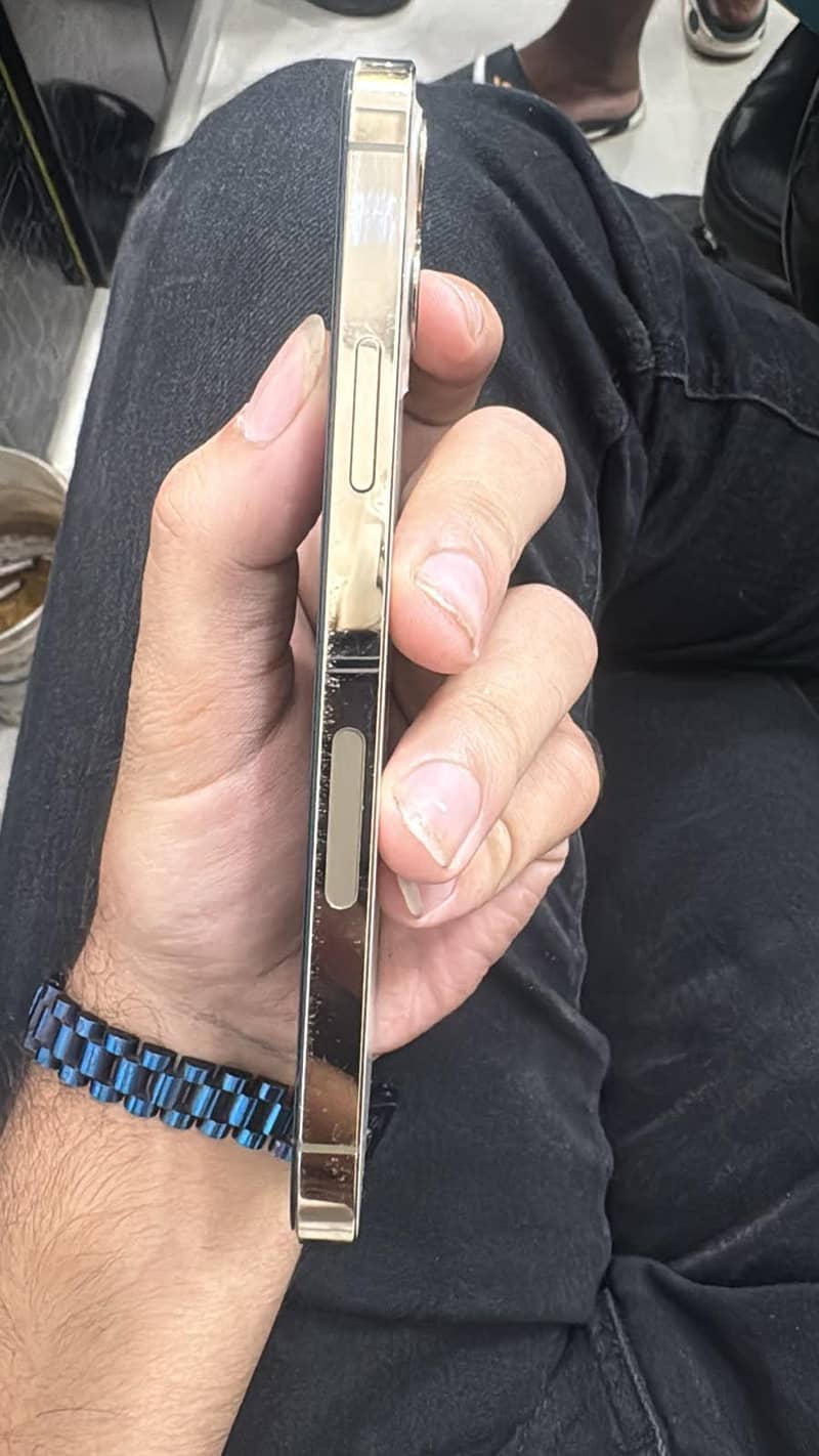 Apple iPhone 12 Pro 3