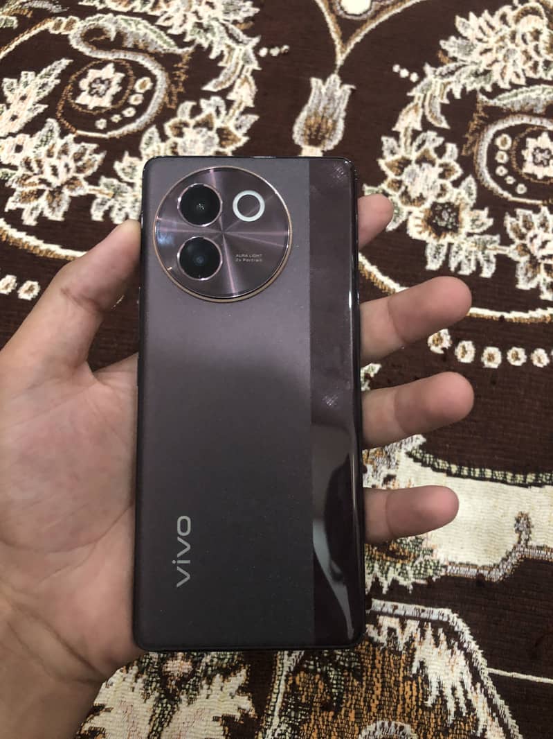 Vivo V30 4