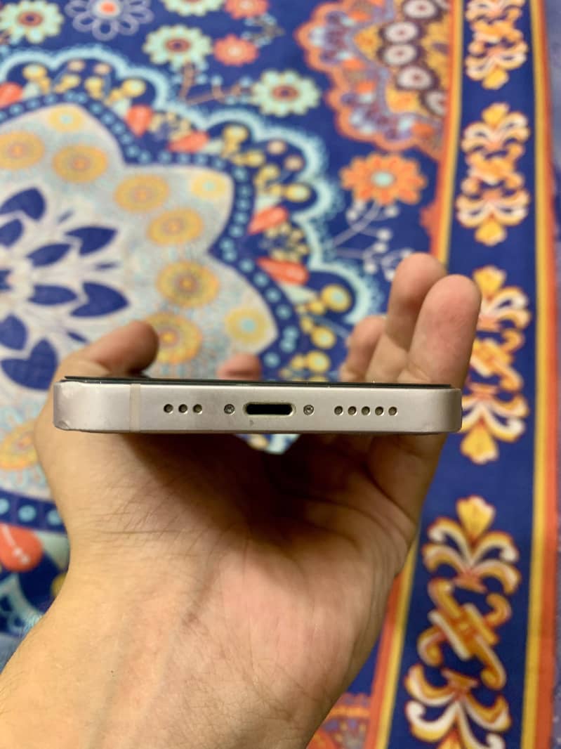 Apple iPhone 13 4