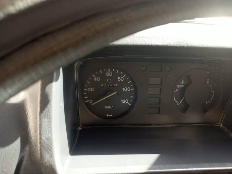 suzuki bolan van 8