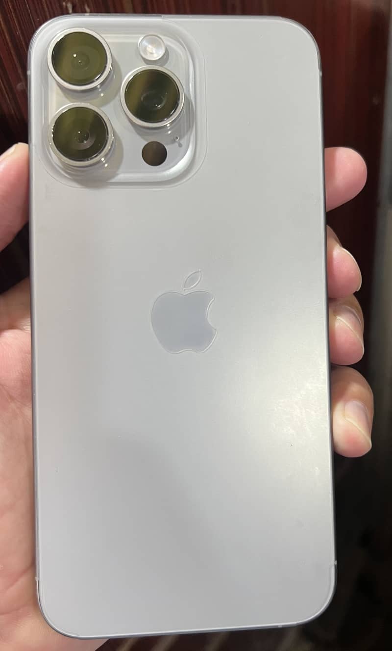 Apple iPhone 15 Pro Max 0