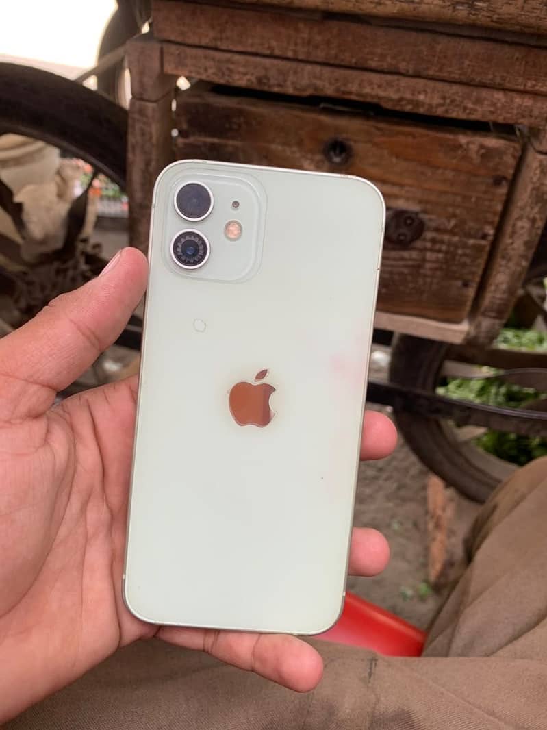 Apple iPhone 12 4