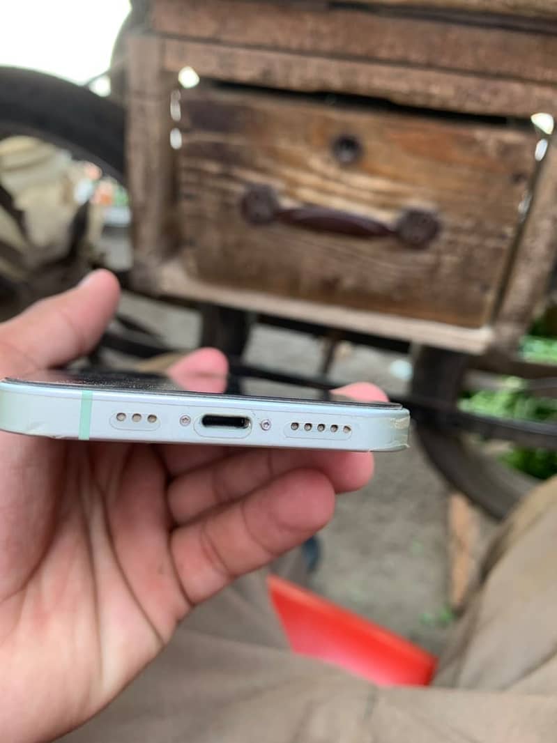 Apple iPhone 12 6