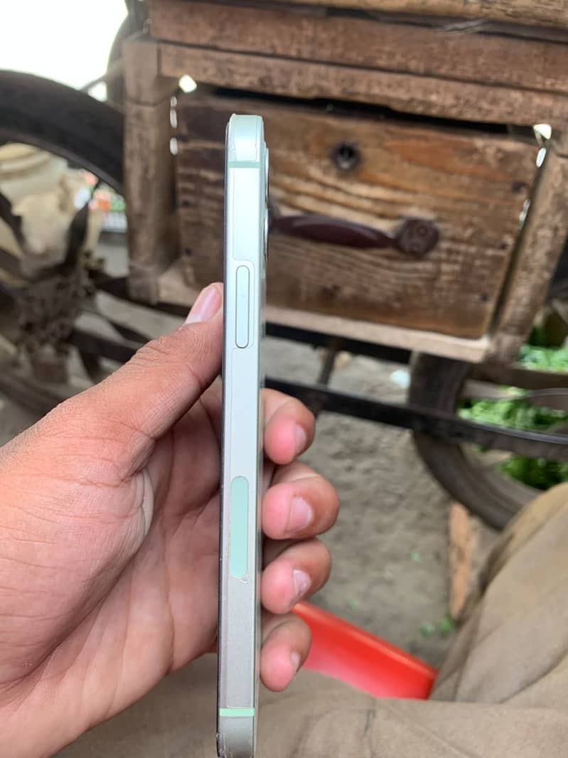 Apple iPhone 12 7