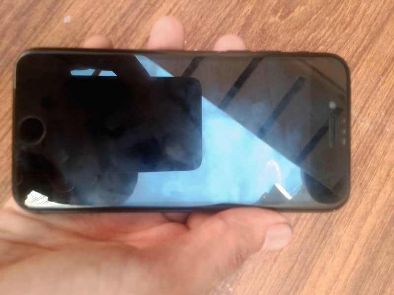 Apple iPhone 7 0