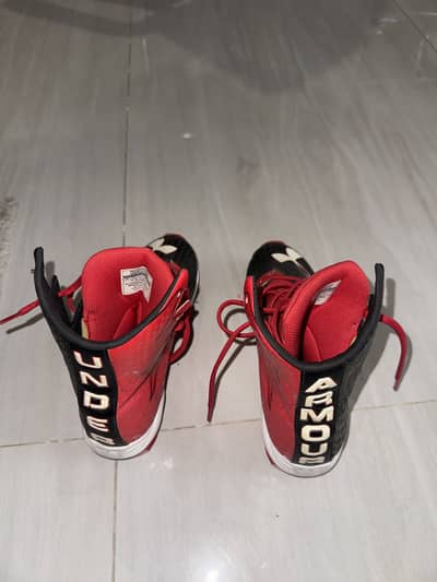 UnderArmor studs rednblack highlights clutchfit