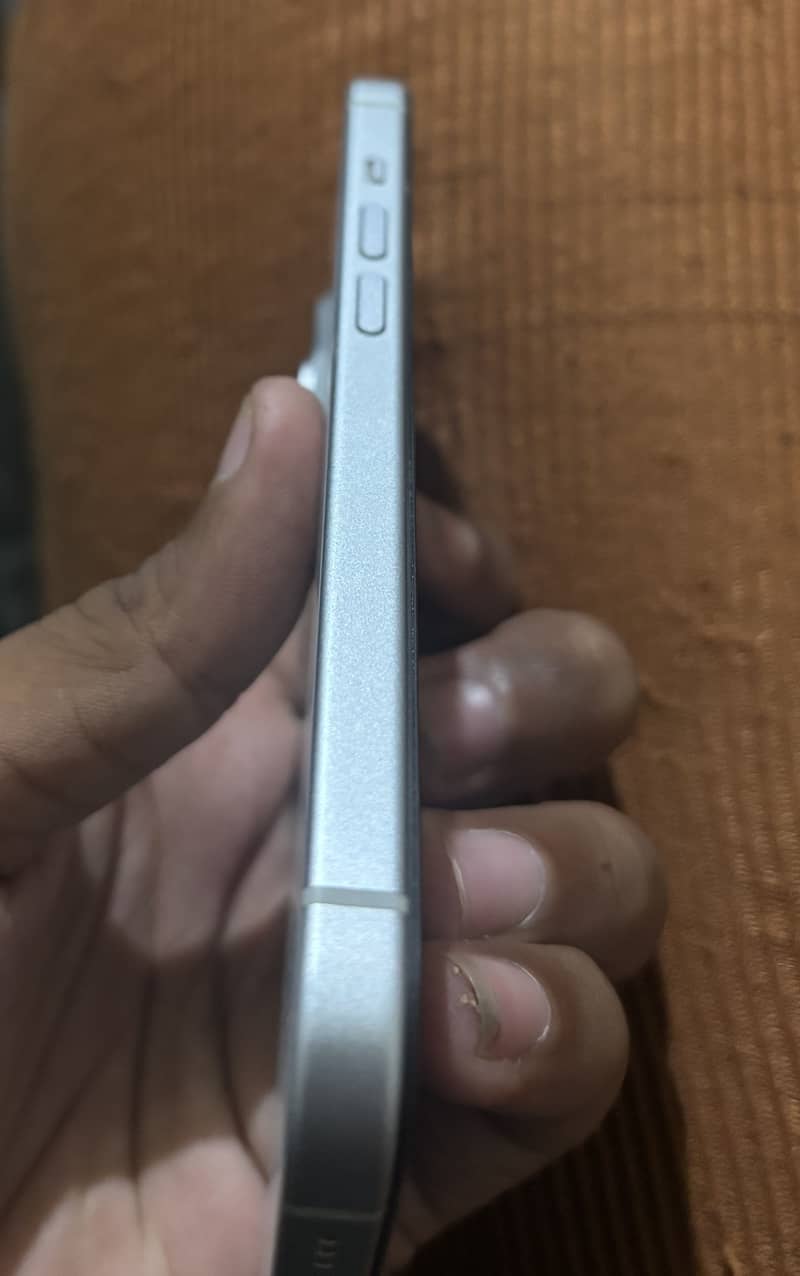 Apple iPhone 15 2