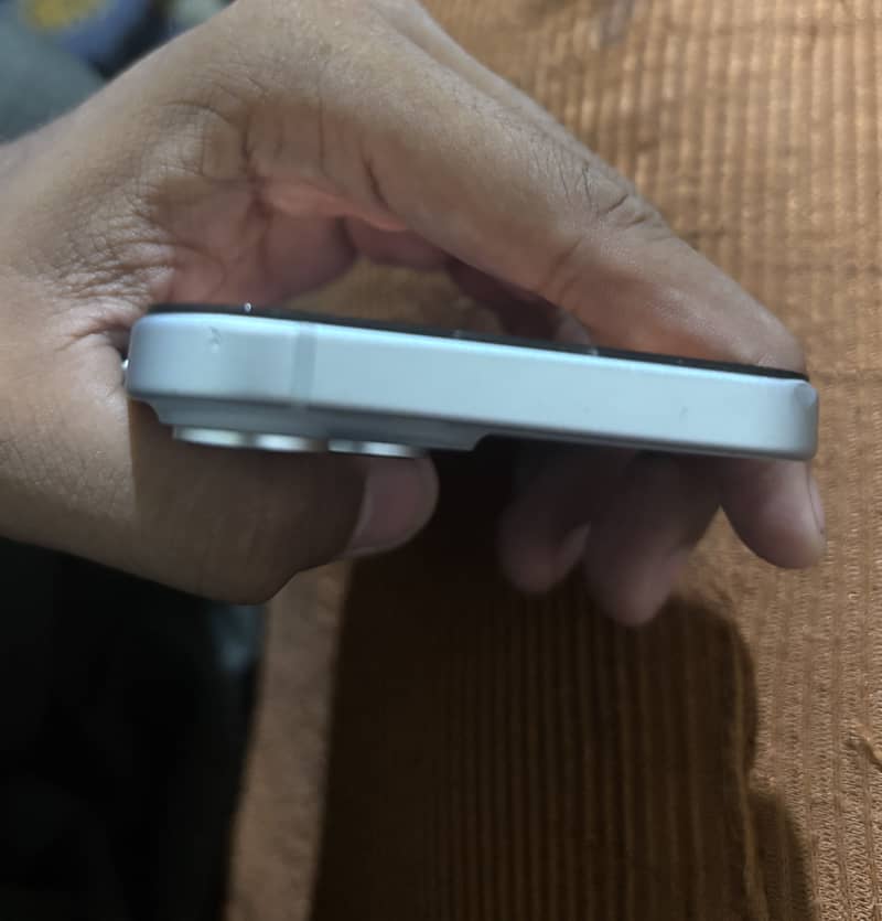 Apple iPhone 15 3