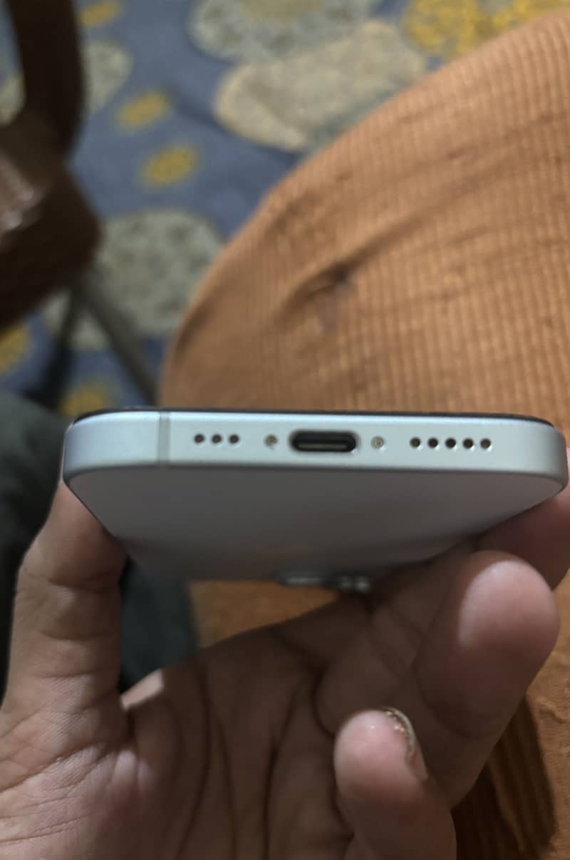 Apple iPhone 15 4