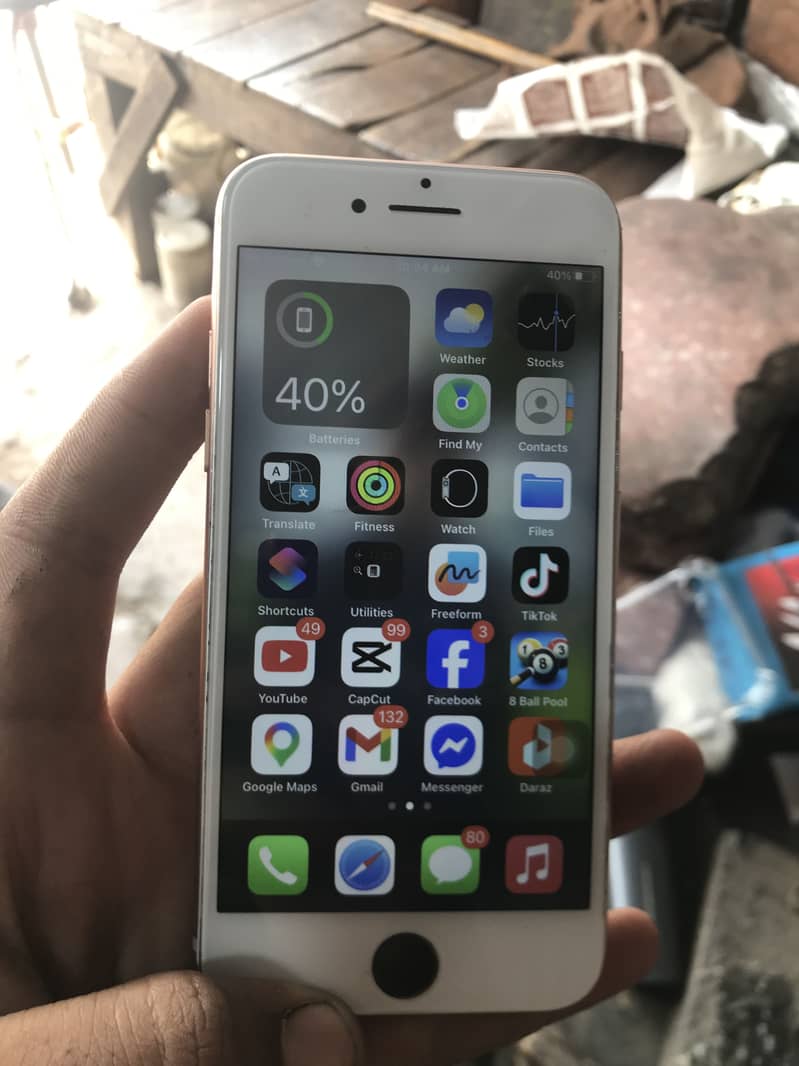 Apple iPhone 8 3