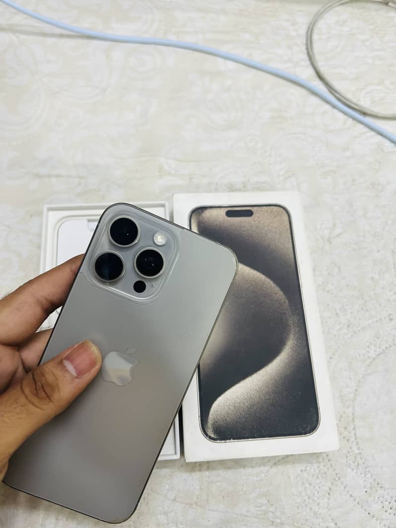Apple iPhone 15 Pro Max 0