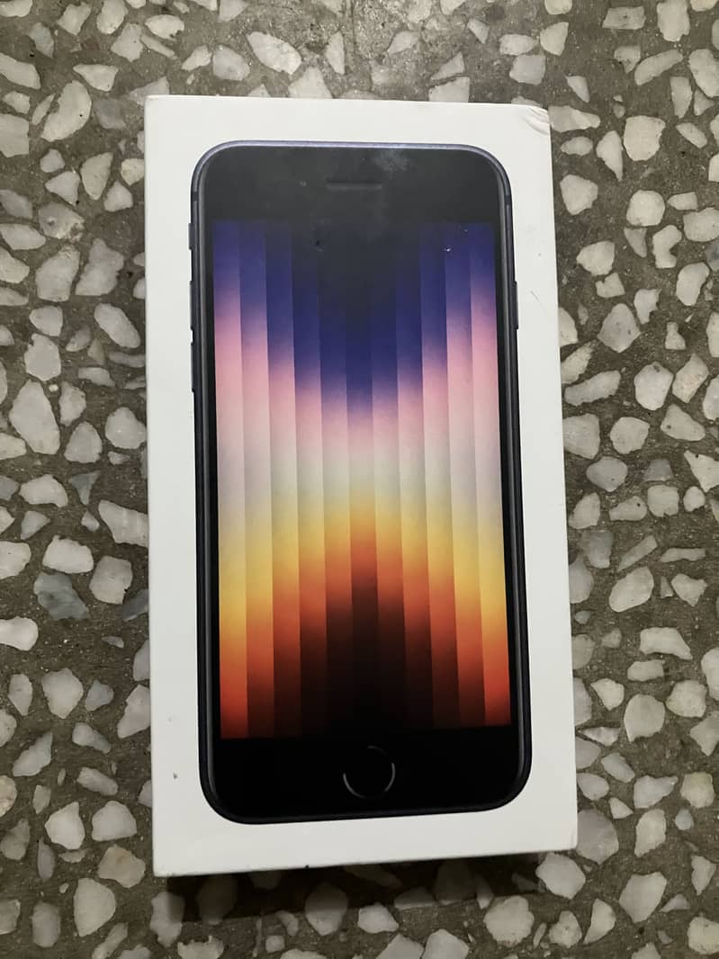 Apple iPhone SE 3 6