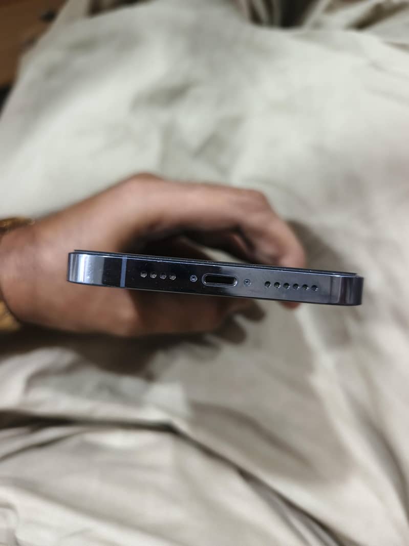 Apple iPhone 13 Pro Max 4