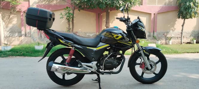 Honda CB 150 F - Like new for sale