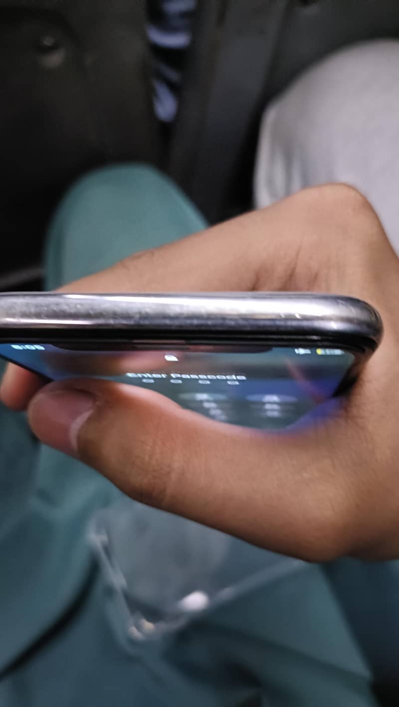 Apple iPhone X 3