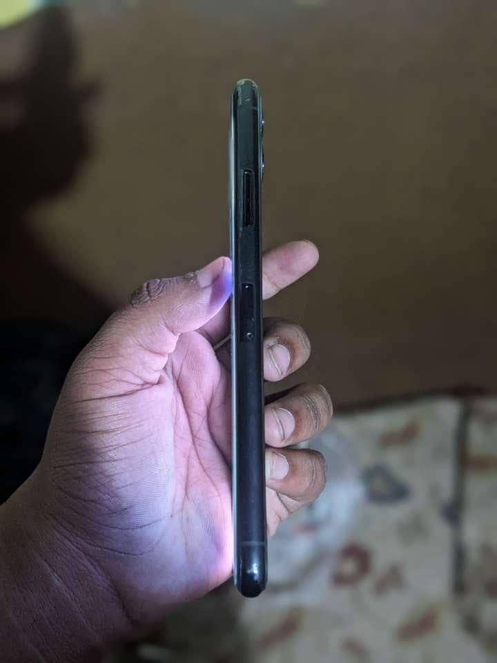 iPhone 11 Pro Max sim working 6