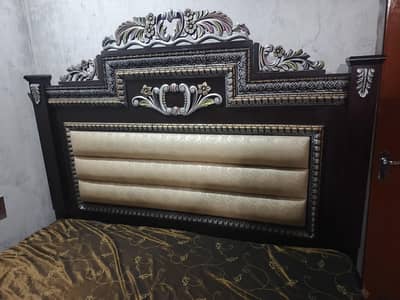 Bed with 1 side table, dressing, showcase