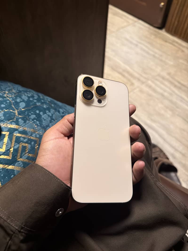 Apple iPhone 16 Pro Max 2