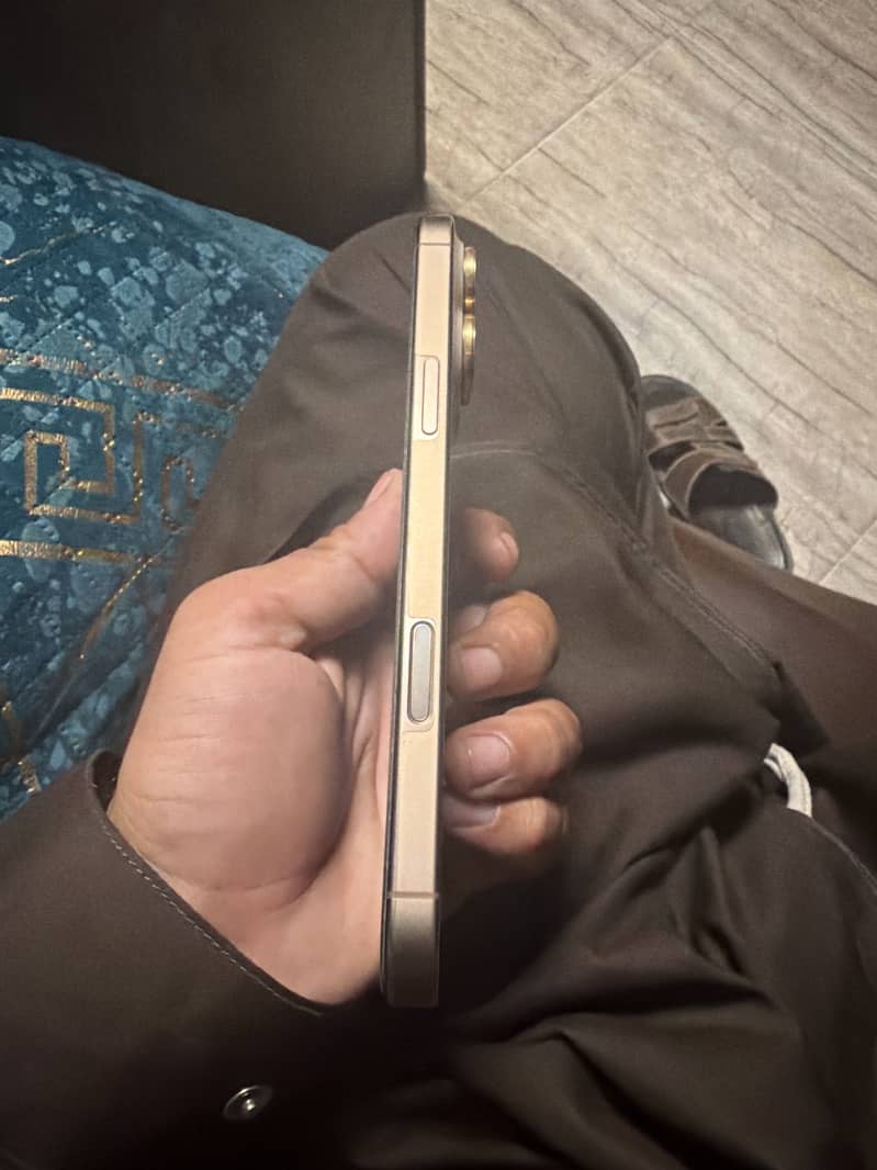 Apple iPhone 16 Pro Max 3