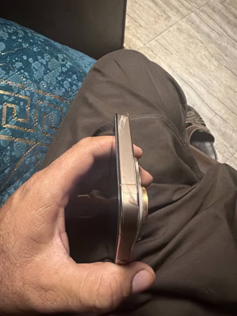 Apple iPhone 16 Pro Max 4
