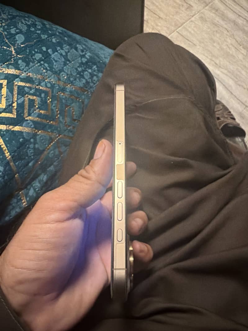Apple iPhone 16 Pro Max 5