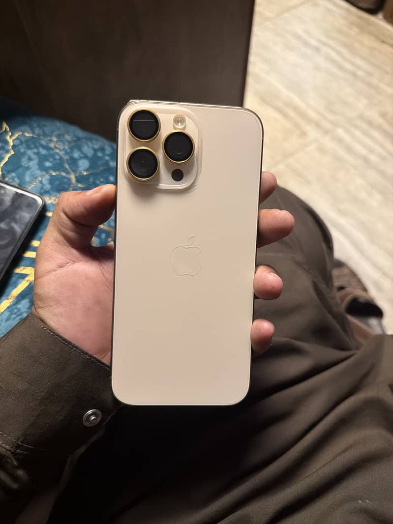Apple iPhone 16 Pro Max 6