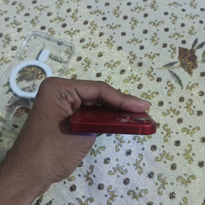 Apple iPhone 13 4