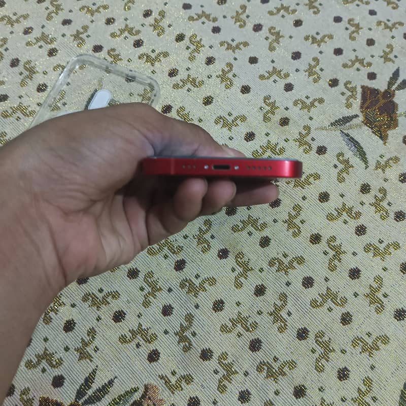 Apple iPhone 13 5