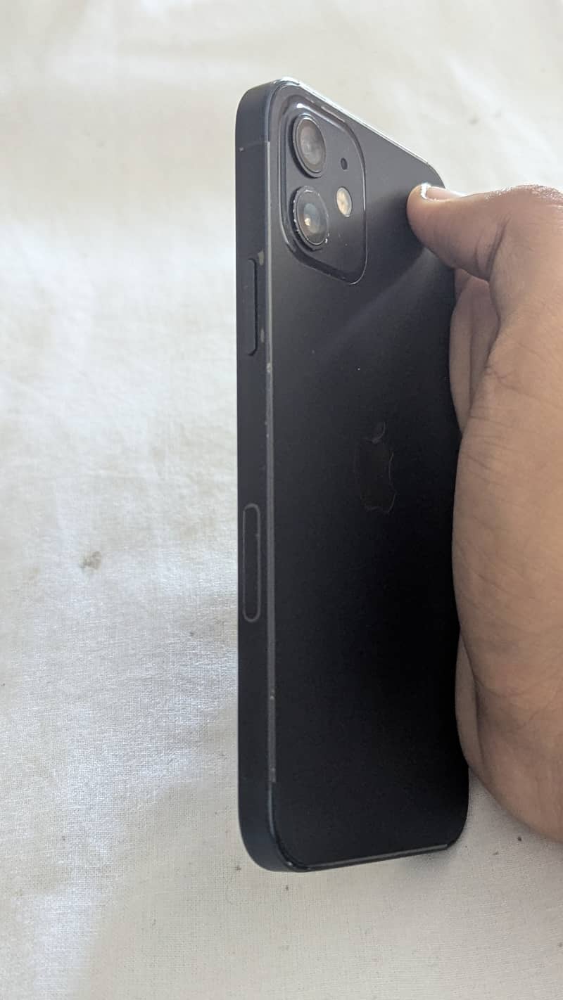 Apple iPhone 12 4
