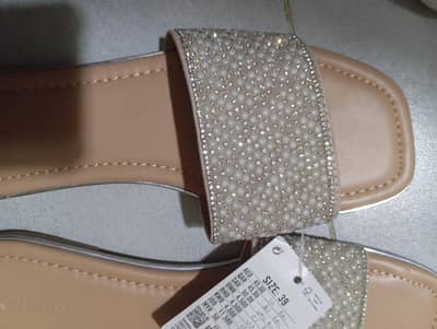 shoes for sale brand new good quality hai Dubai se import hai.