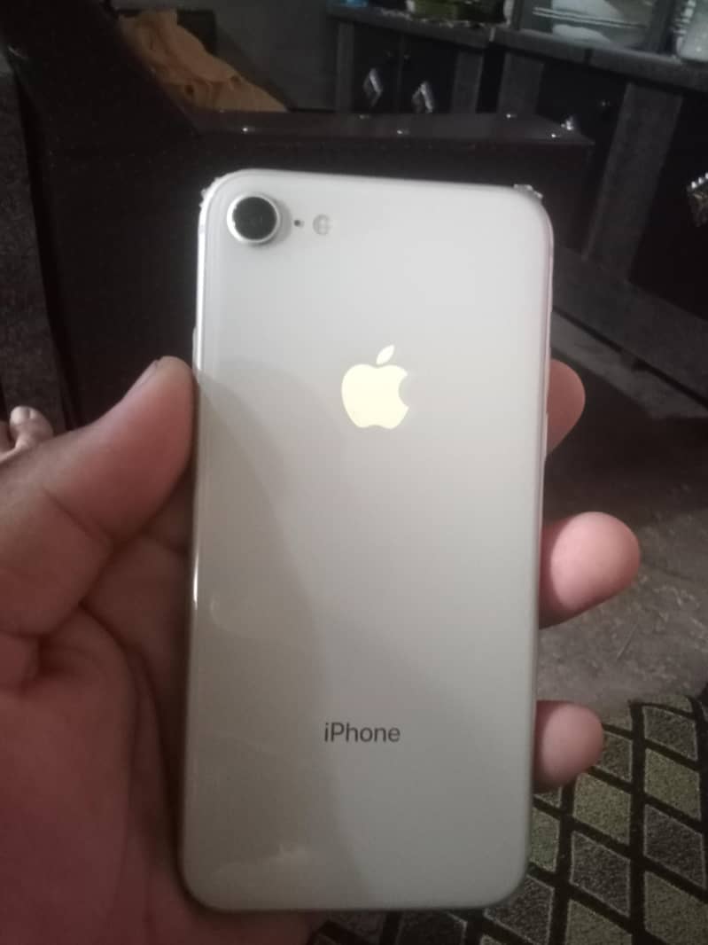 Apple iPhone 8 1