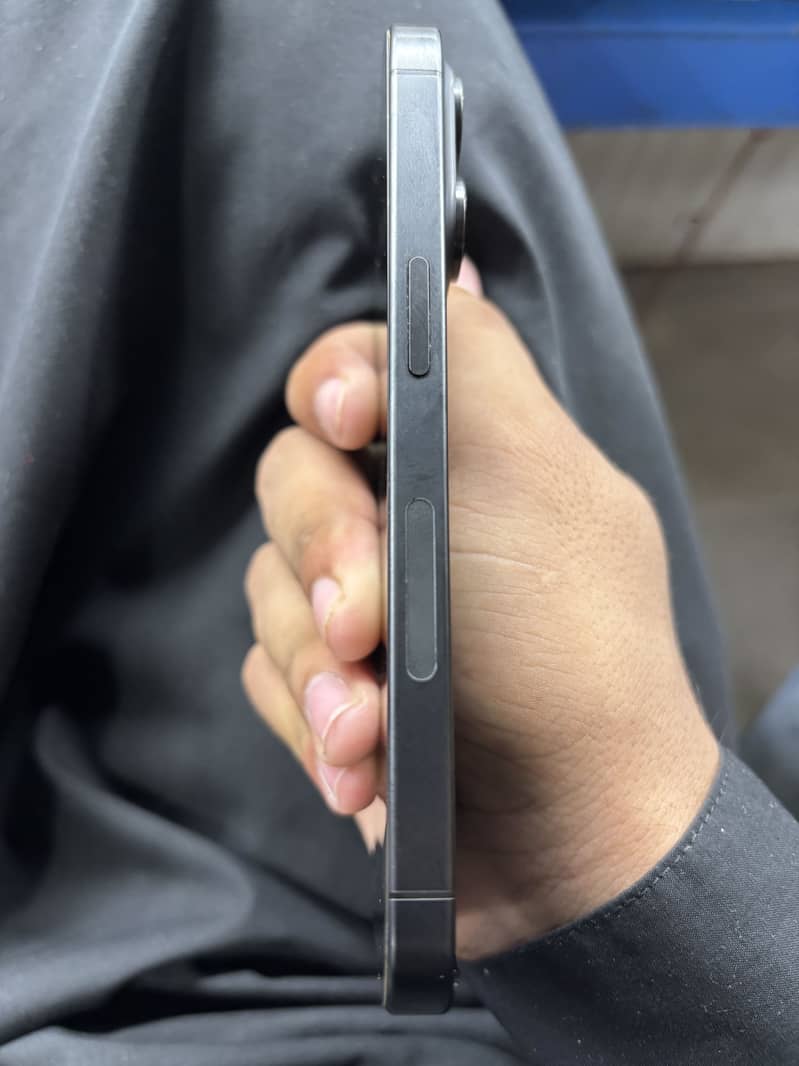 Apple iPhone 15 Pro 2