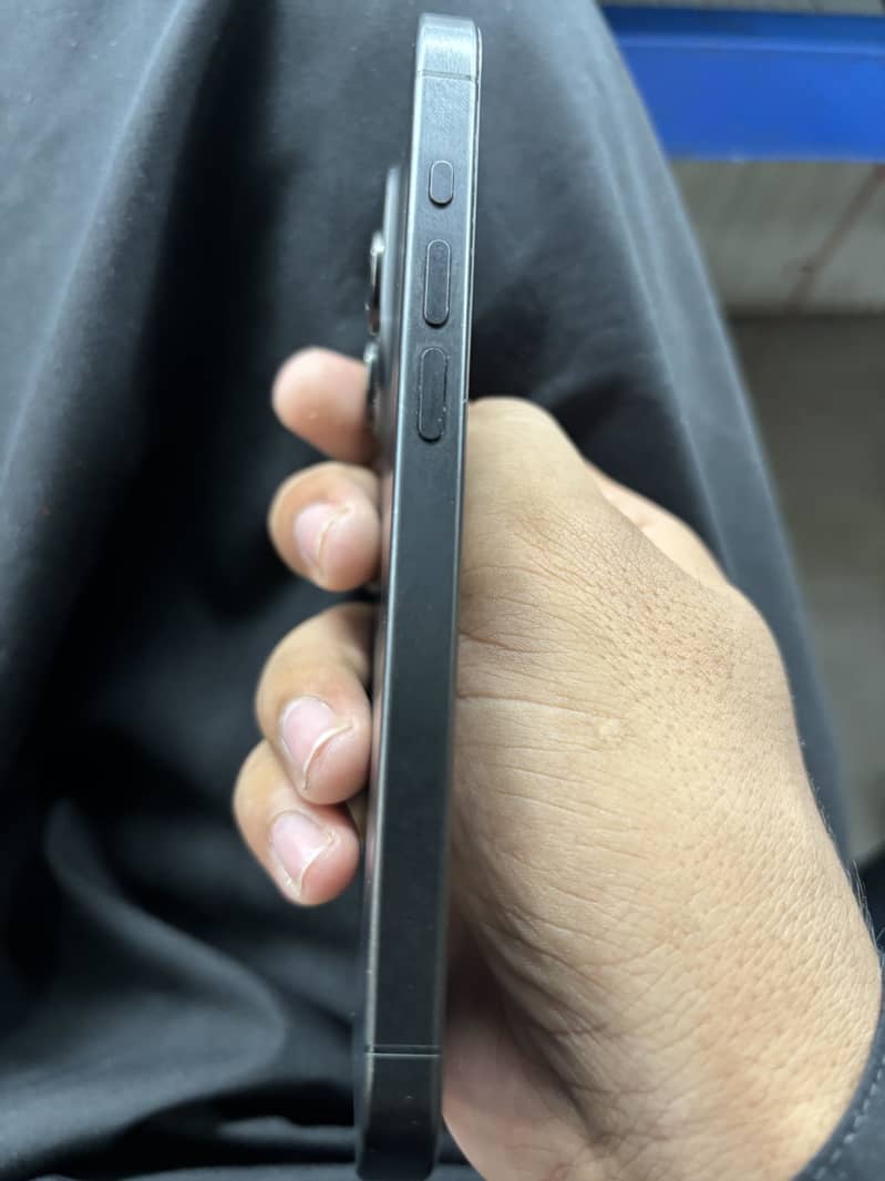 Apple iPhone 15 Pro 3
