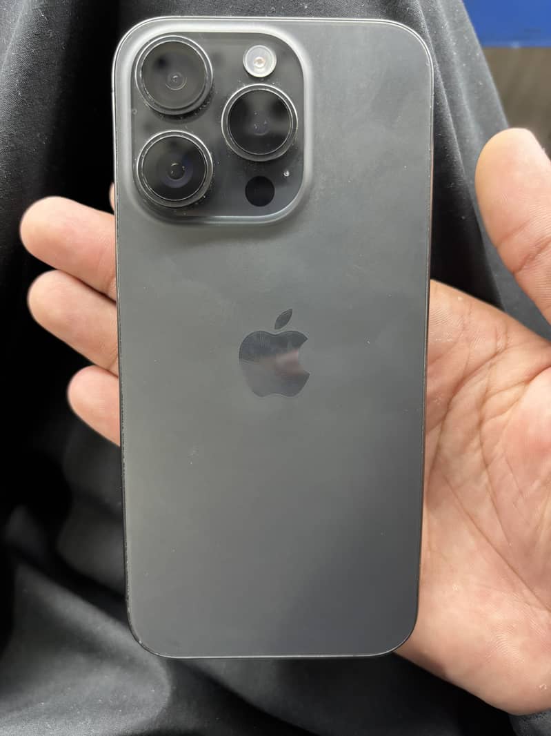 Apple iPhone 15 Pro 4