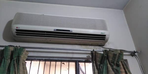 AC 1.5 ton & 1 ton non inverters for Sale  / Perfect Running Condition