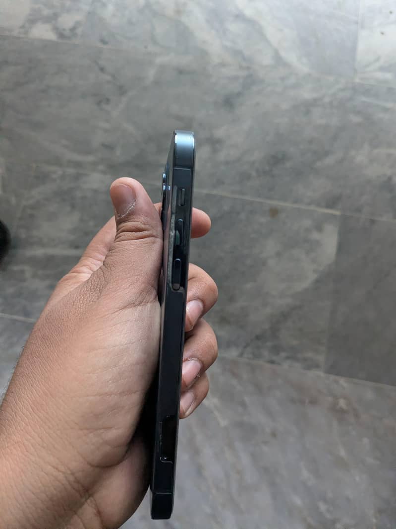 Apple iPhone 12 Pro 3
