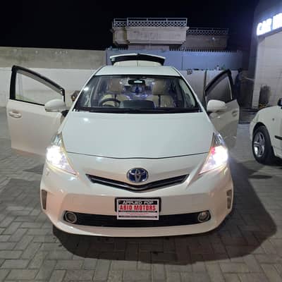 Toyota Prius Alpha 2013