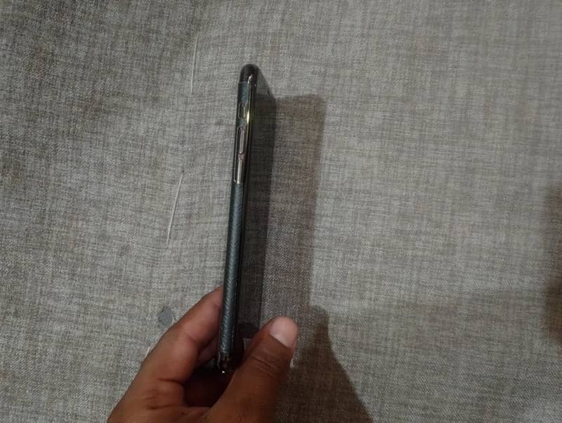 Apple iPhone 11 Pro 1