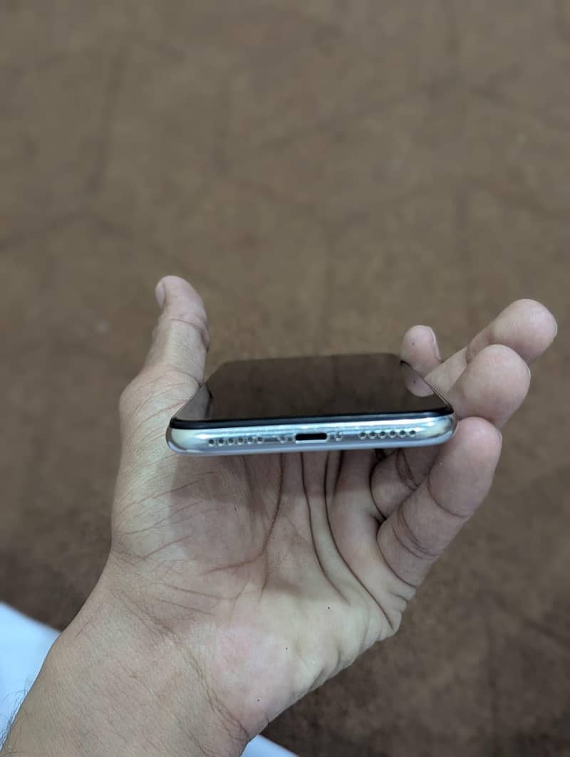 Apple iPhone X 3